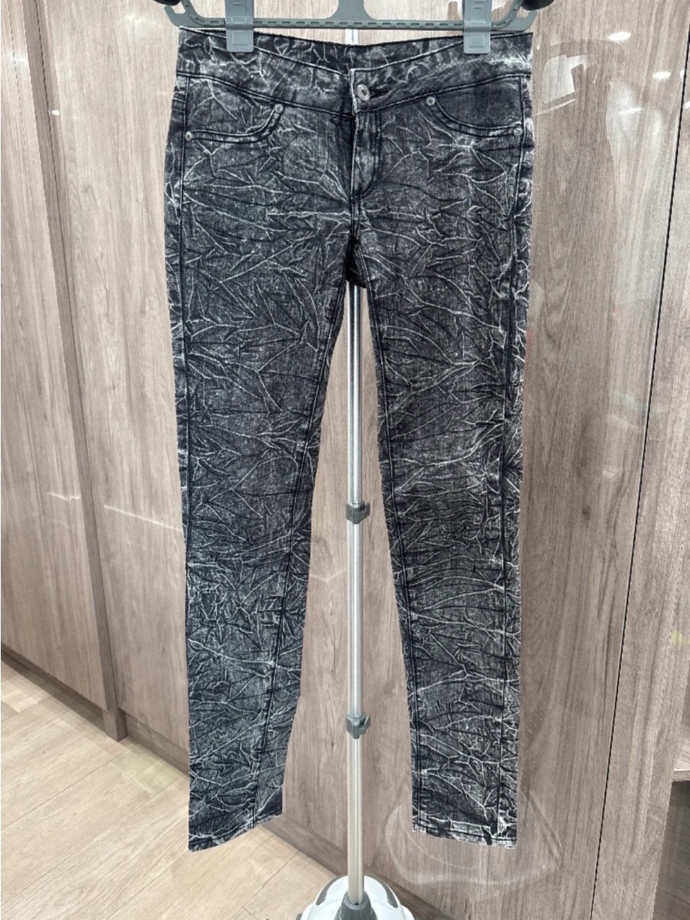 Women’s Black Crinkle-Texture Skinny Jeans